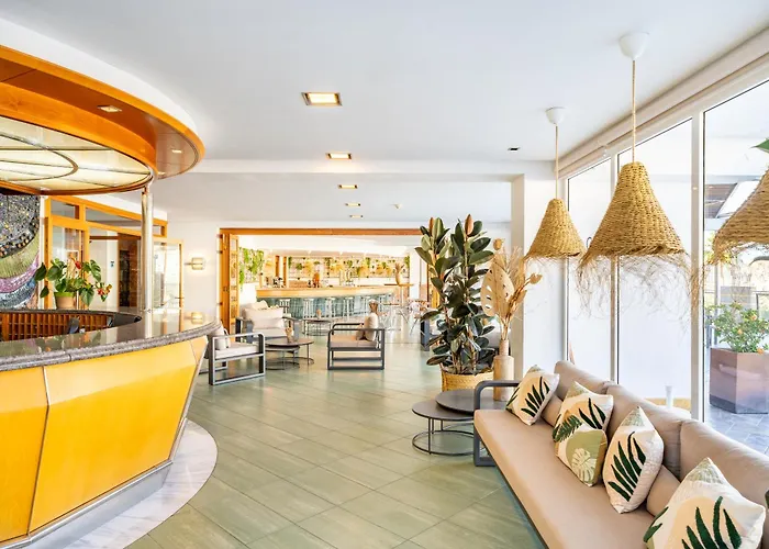 Apartamentos Cabau Cala Nova