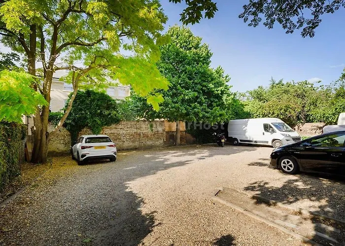 One Bedroom Central Slough With Parking