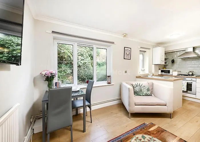 One Bedroom Central Slough With Parking
