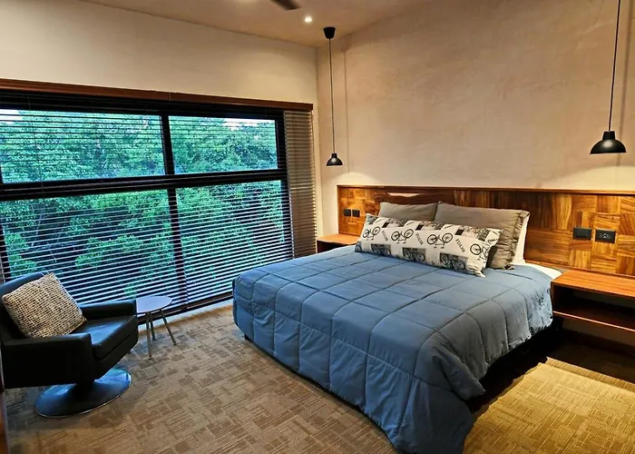 Luxury 5-Br Oasis Golf, Private Pool, Beach!