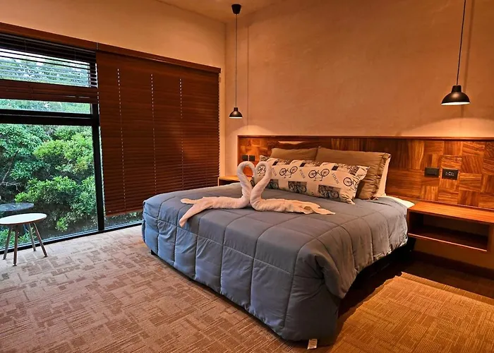 Luxury 5-Br Oasis Golf, Private Pool, Beach!