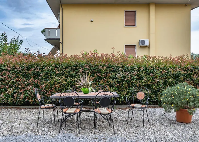 Guesthost - Irene Holiday Home With Patio And Parking