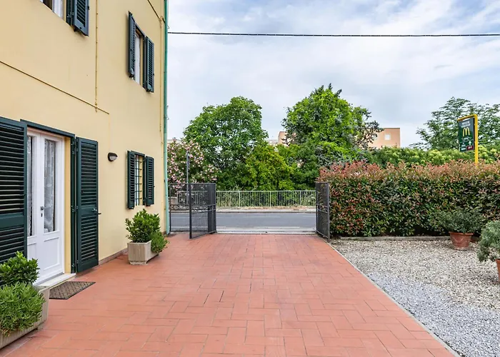 Guesthost - Irene Holiday Home With Patio And Parking