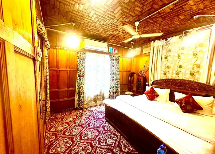 Lake Palace Group Of House Boats