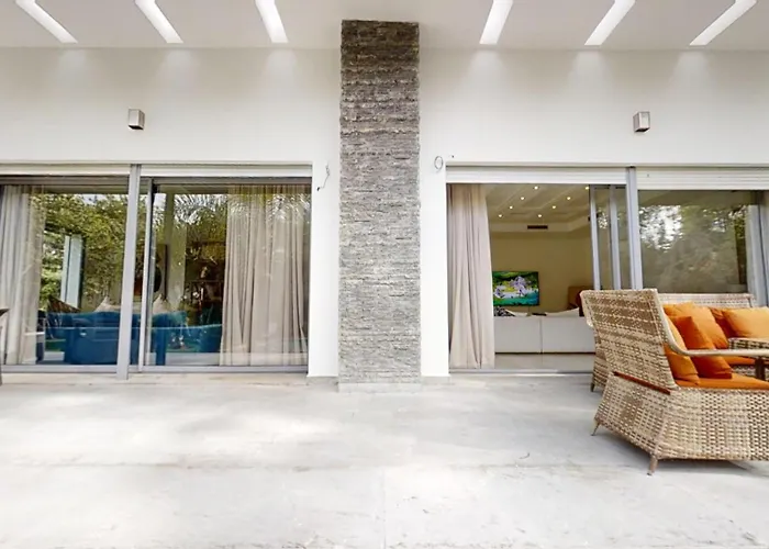 Villa F- Luxury 4 Suites On A 5000Sqm In The Heart Of Ambassadeurs