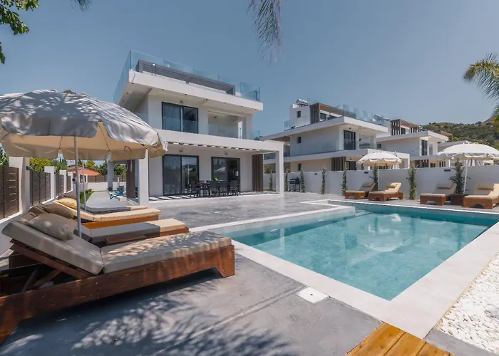 Infinity Holiday Villas - Private Pool, Close To Kalamaki Centre, By Zantewize