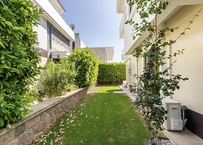 Comfortable Villa With Garden In “Urla Iskele”