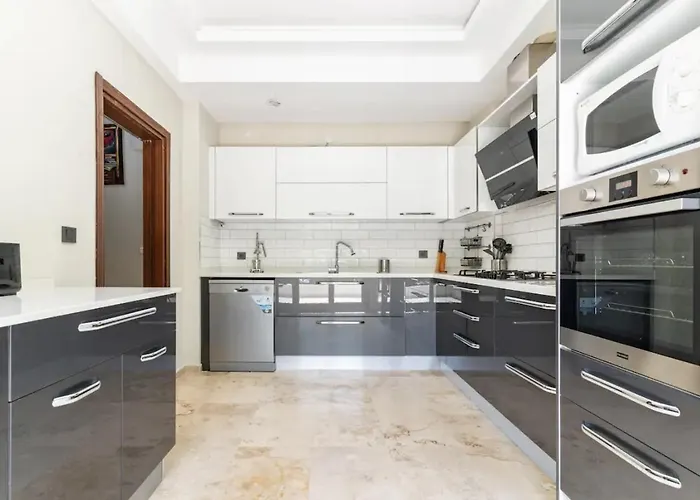 Comfortable Villa With Garden In “Urla Iskele”