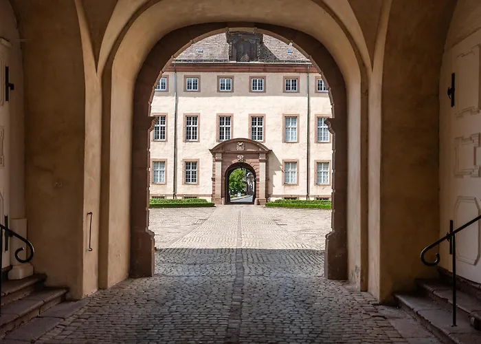Luxus Wohnen Im Schloss Corvey Fuer 1-6 Gaeste Im Unesco Weltkulturerbe Hoexter Weserbergland Free W-Lan Parken Netflix Fuer Familien Paare Und Geschaeftsreisende Inkl Handtuecher Seife Nintendo Switch Uvm