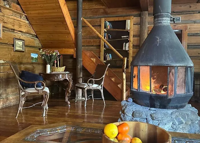 Rustic Beaverfoot Lodge Room N8
