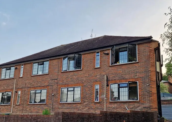 Millmead Apartment In Central Guildford With Parking