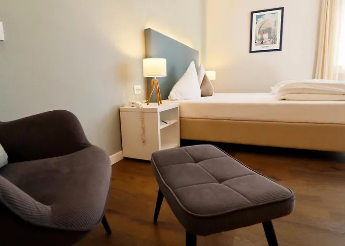 Flora Hotel & Suites