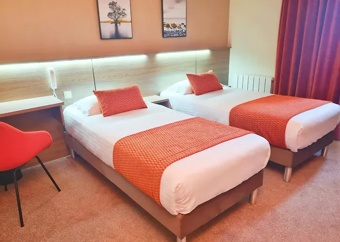 Brit Hotel Piscine & Spa - Fougeres