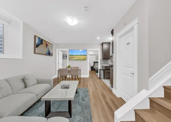 Stylish 2-Bedroom Apartment In Downtown Windsor