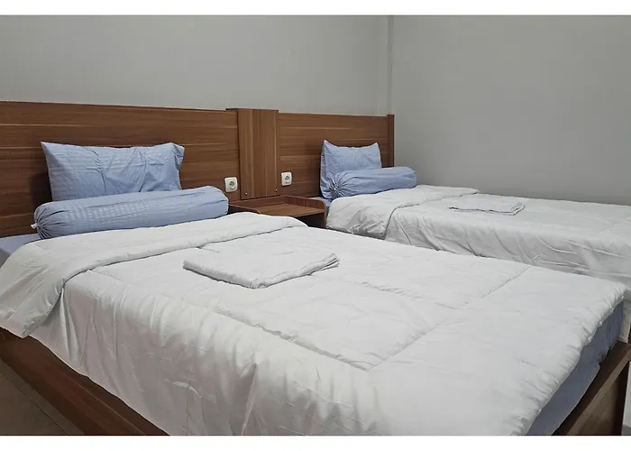 Guest House Saqeena Syariah Near Blitar Park Redpartner