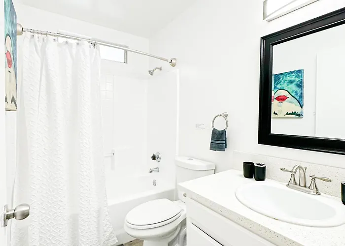 Charming 2-Br, 2-Story Retreat In Heart Of La - Br4