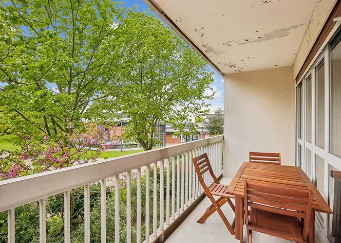 Duplex Apartment Downtown With Parking