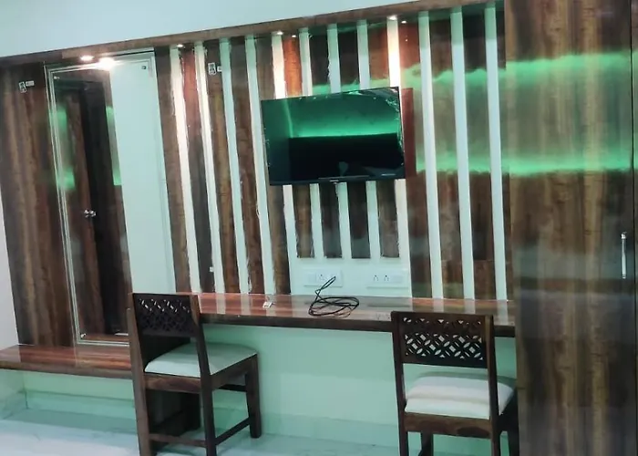 Hotel Praj Paradise