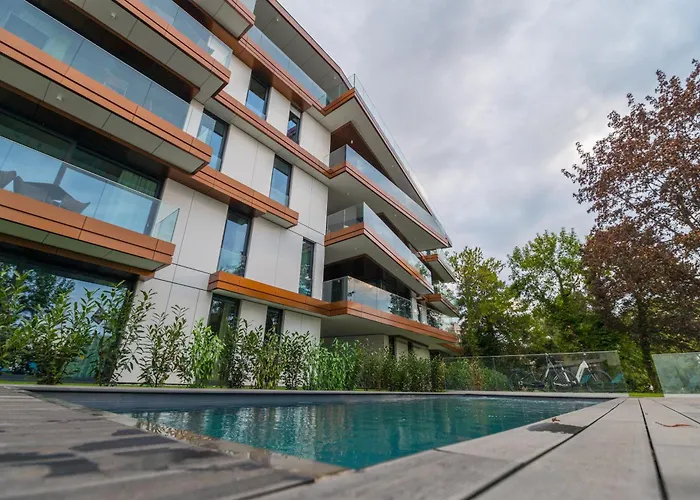 Bj81 Suite Hotel