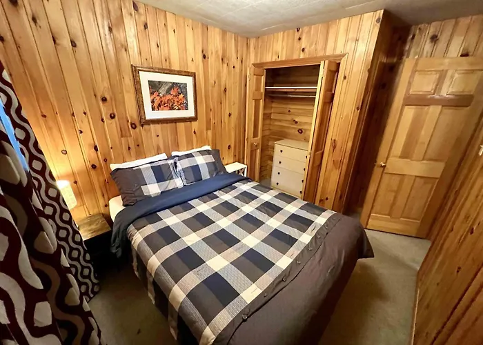 High Falls Bay Cottages, Camping & Waterpark