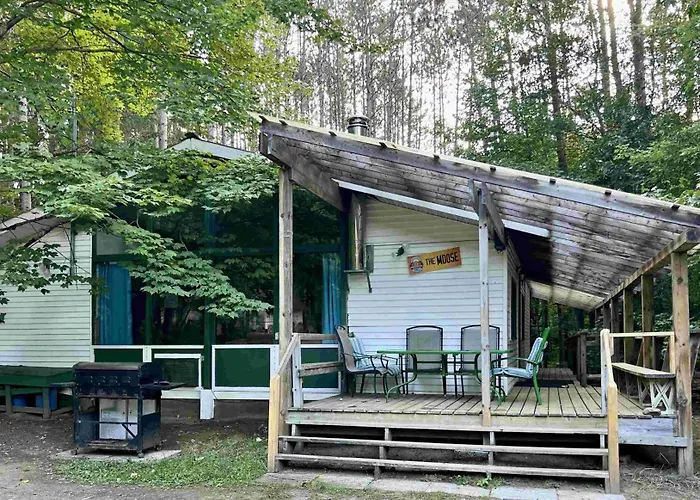 High Falls Bay Cottages, Camping & Waterpark