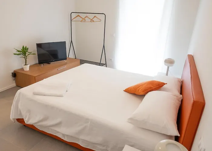 Civetta Blu, Blue Owl Apartments
