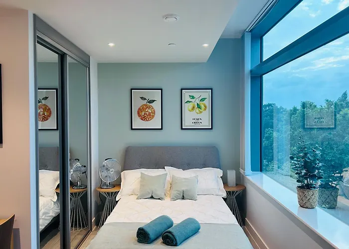 Stylish Studio Apartment, One Thames Valley