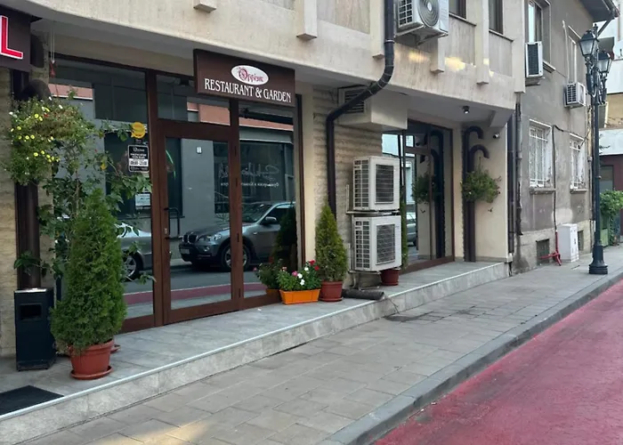 Hotel Oppium Restaurant & Garden