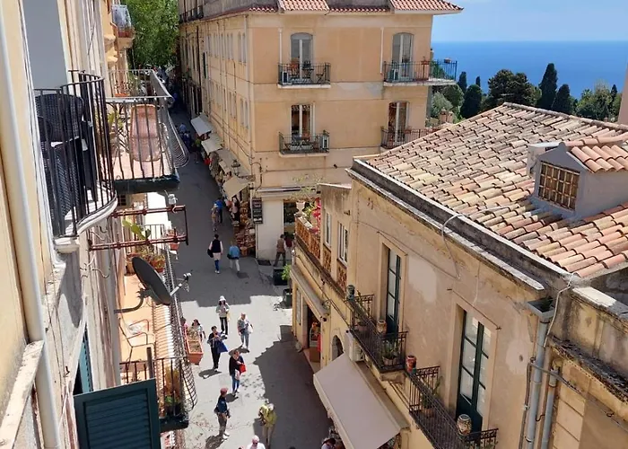 Al Teatro Antico Rooms & House