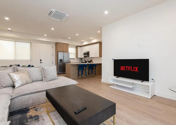 Stylish Apartments In Glendale With Free Parking
