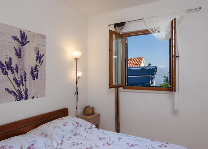 Awesome Apartment In Sutivan With Wifi
