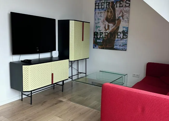 Ail Hall Apartment