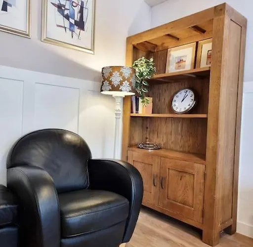 Charming Detached Cottage Near John Radcliffe Hospital Free Parking Self Check-In