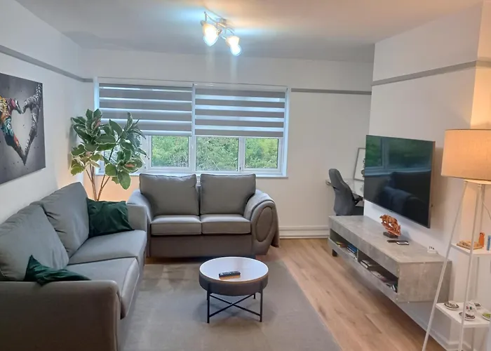 Oxfords 5 Star Lux 2 Bedroom Flat Near Jr 5 Pax, Permit Parking