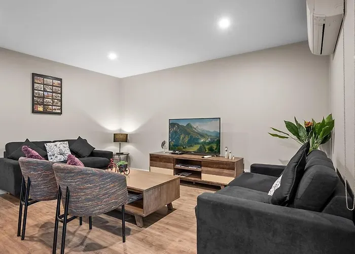 Sovereign Hill Close -Private, Peaceful, Modern