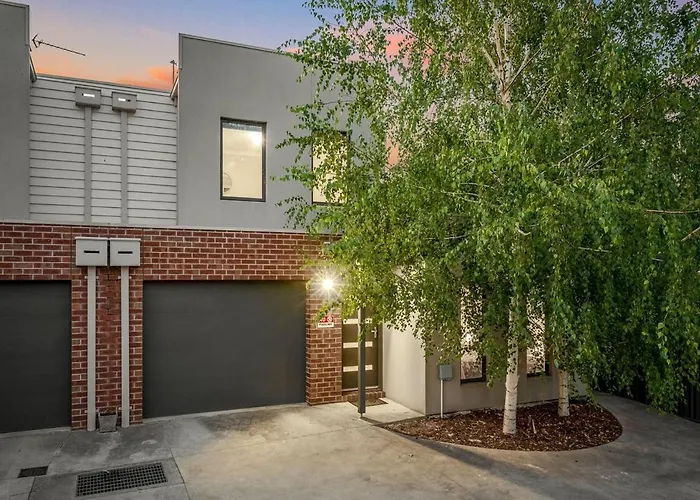 Sovereign Hill Close -Private, Peaceful, Modern