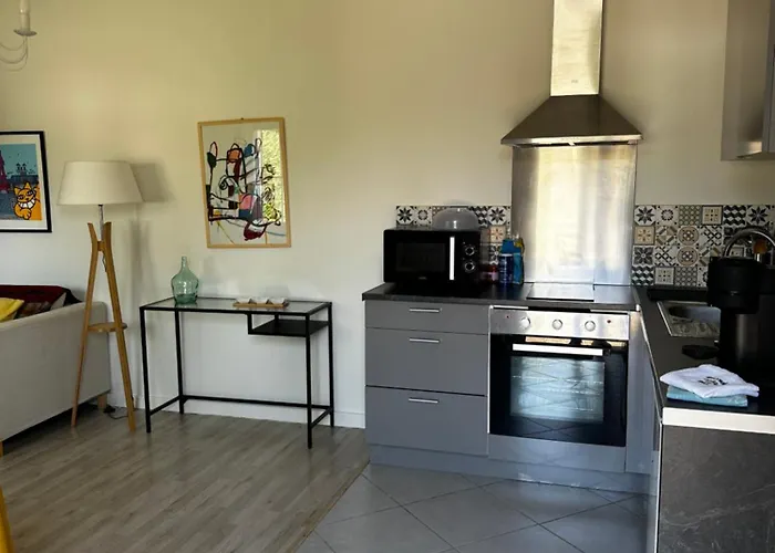 Petite Maison Mitoyenne, Clim, Renovee, Calme