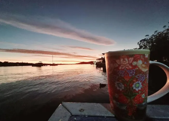 Liquid Spirit Noosaville Houseboat " Experience More "