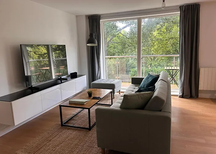 Cloud Serviced Properties - Lovely One Bed With Sofa Bed - Bracknell