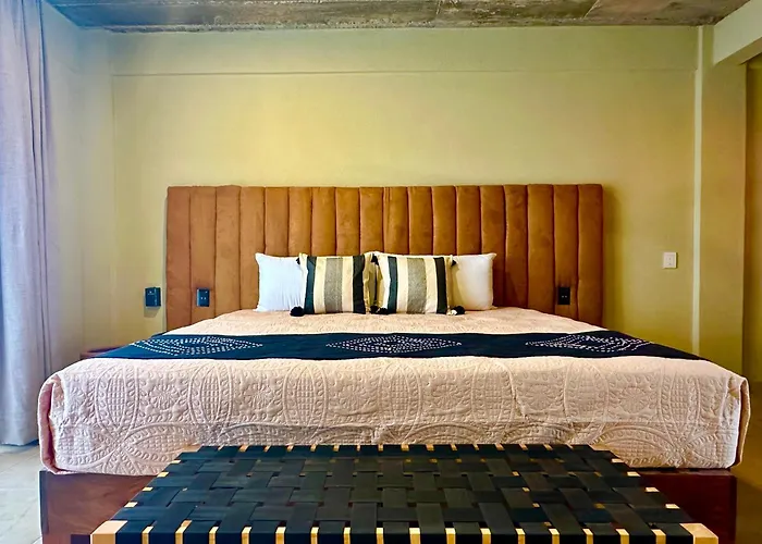 Lolitas Suites 303