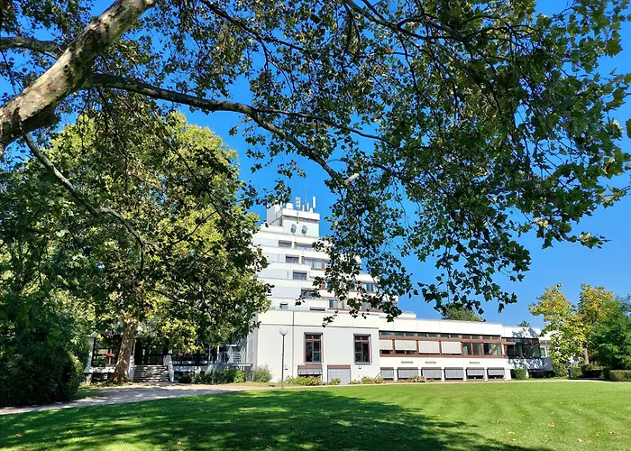 Heinrich Pesch Hotel
