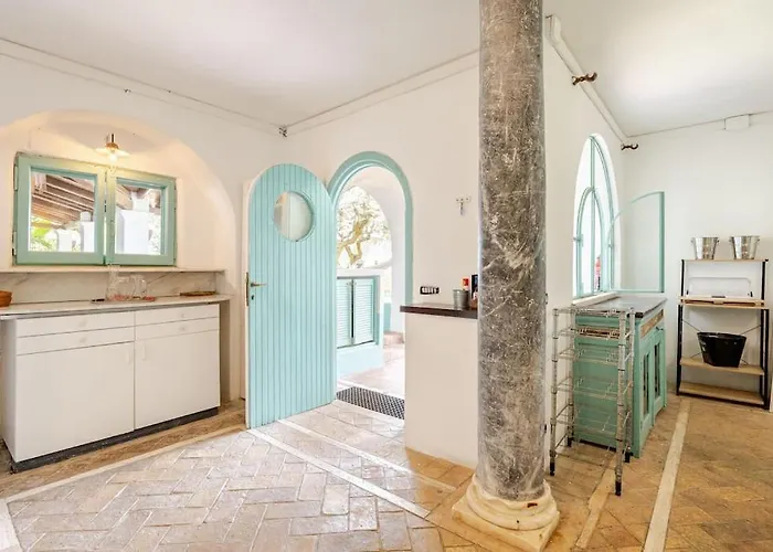 Villa Mariani - Italian Coastal Charm