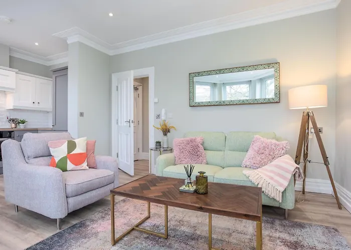 5 Star - The Ulsterville Residences - Free On-Site Parking