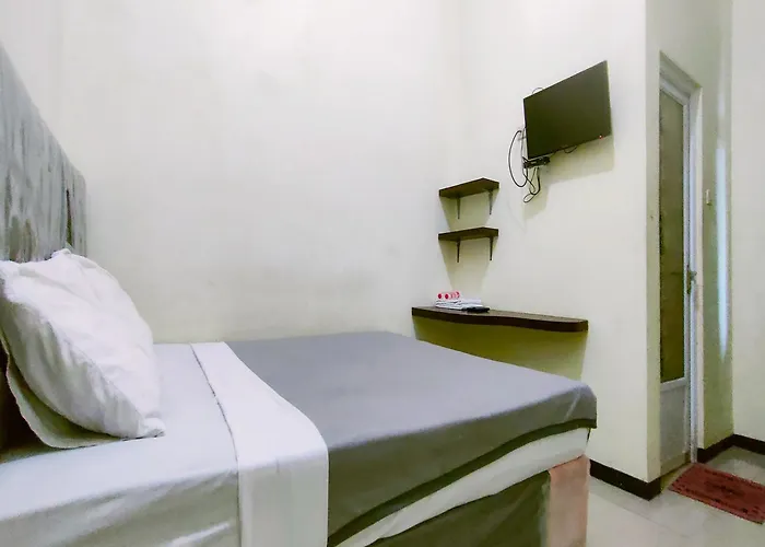 Djati Homestay Redpartner Near Gor Djarum Kudus