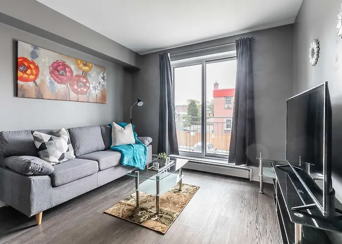 Glenview West - Modern Upper Unit Apartment With Private Balcony