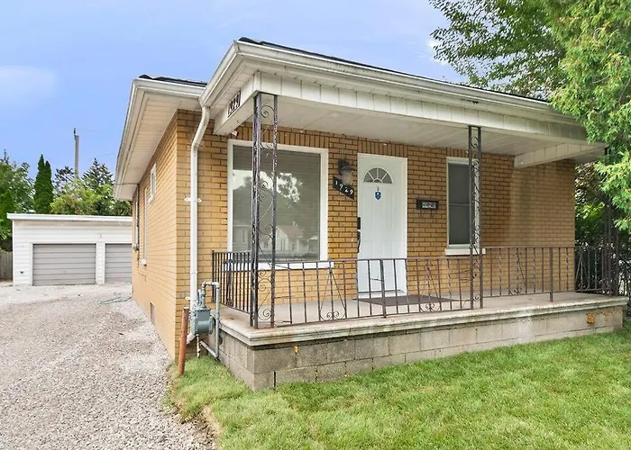 Charming Cozy 2-Bedroom Retreat In South Windsor