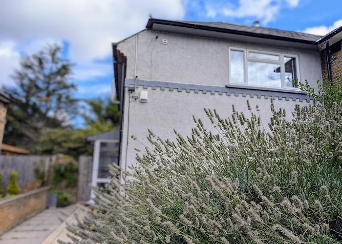 4Bedrooms House Sleeps14 Garden&Parking Ably Stays