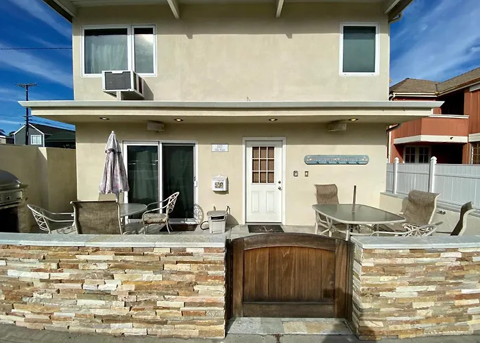 Newport Beach House 1 Block From The Beach Free Pickleball Courts And 6 Beach Cruisers