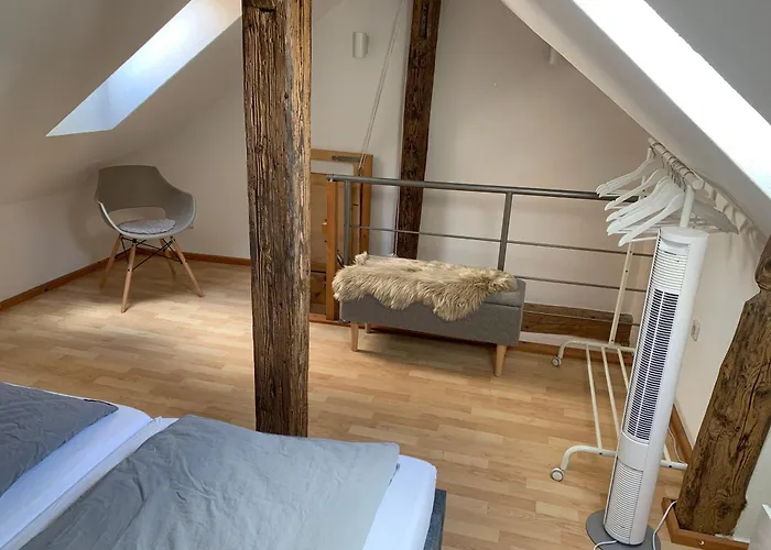 Zentrale Altbauwohnung Mit Flair
