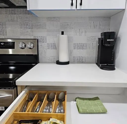 Cozy 2 Bedrooms And 1 Bath For 4 Guests!